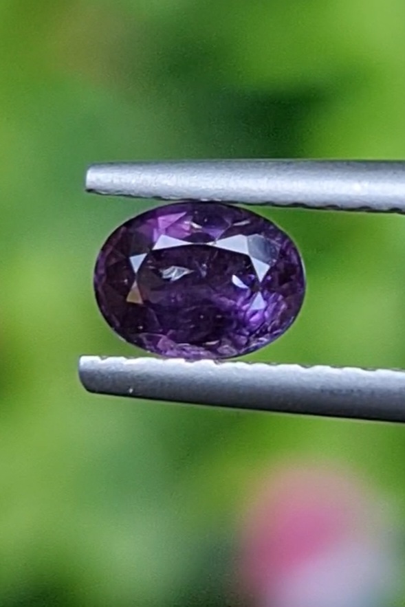 พลอย เพอเพิล แซฟไฟร์ สีม่วง Purple Sapphire ดิบ Unheated 0.63 กะรัต (Cts.) พลอยแท้ อัญมณีมงคลประจําวันเกิด เครื่องประดับพลอย