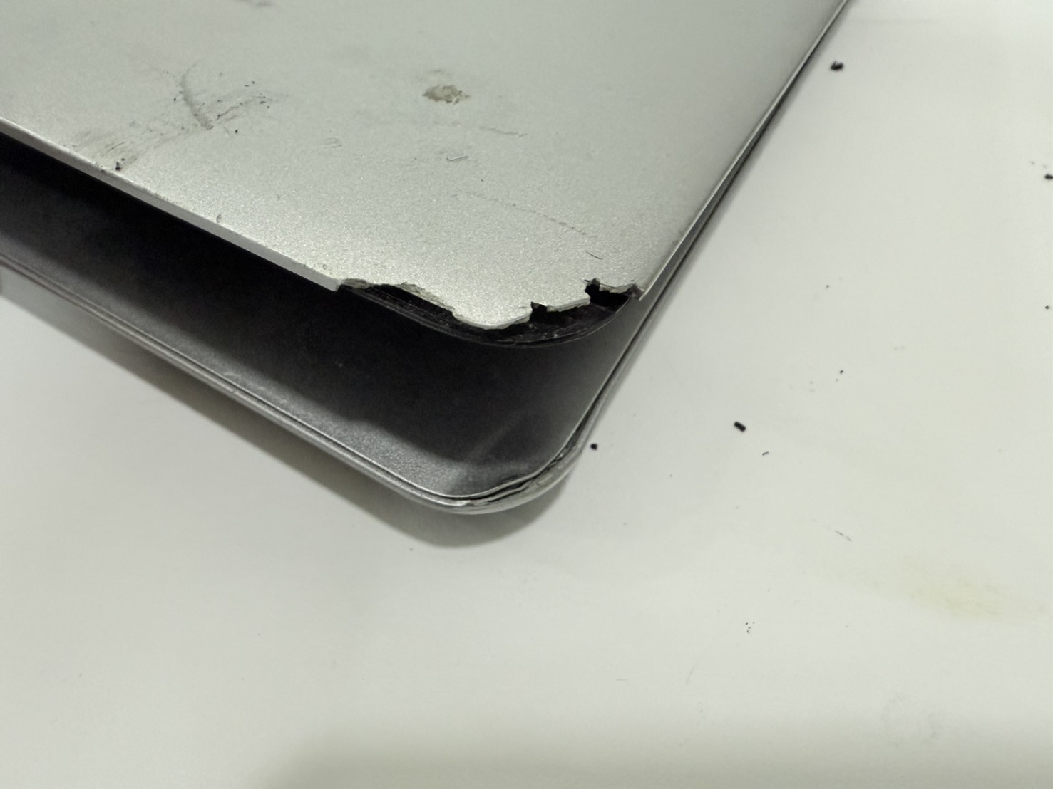 Notebook HP EliteBook 840 G4 (i5-7300U/8GB/M.2 256GB) ไม่มี Adapter ไม่มีแบต จอ Bright ขอบยางเสื่อม มุมเครื่องแตก คีย์บอร์ดกดยาก