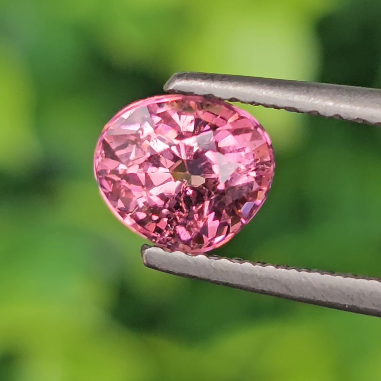 พลอย ชมพู ทัวร์มารีน (Pink Tourmaline) 1.32 กะรัต (Cts.) อัญมณีมงคลประจําวันเกิด เครื่องประดับพลอย