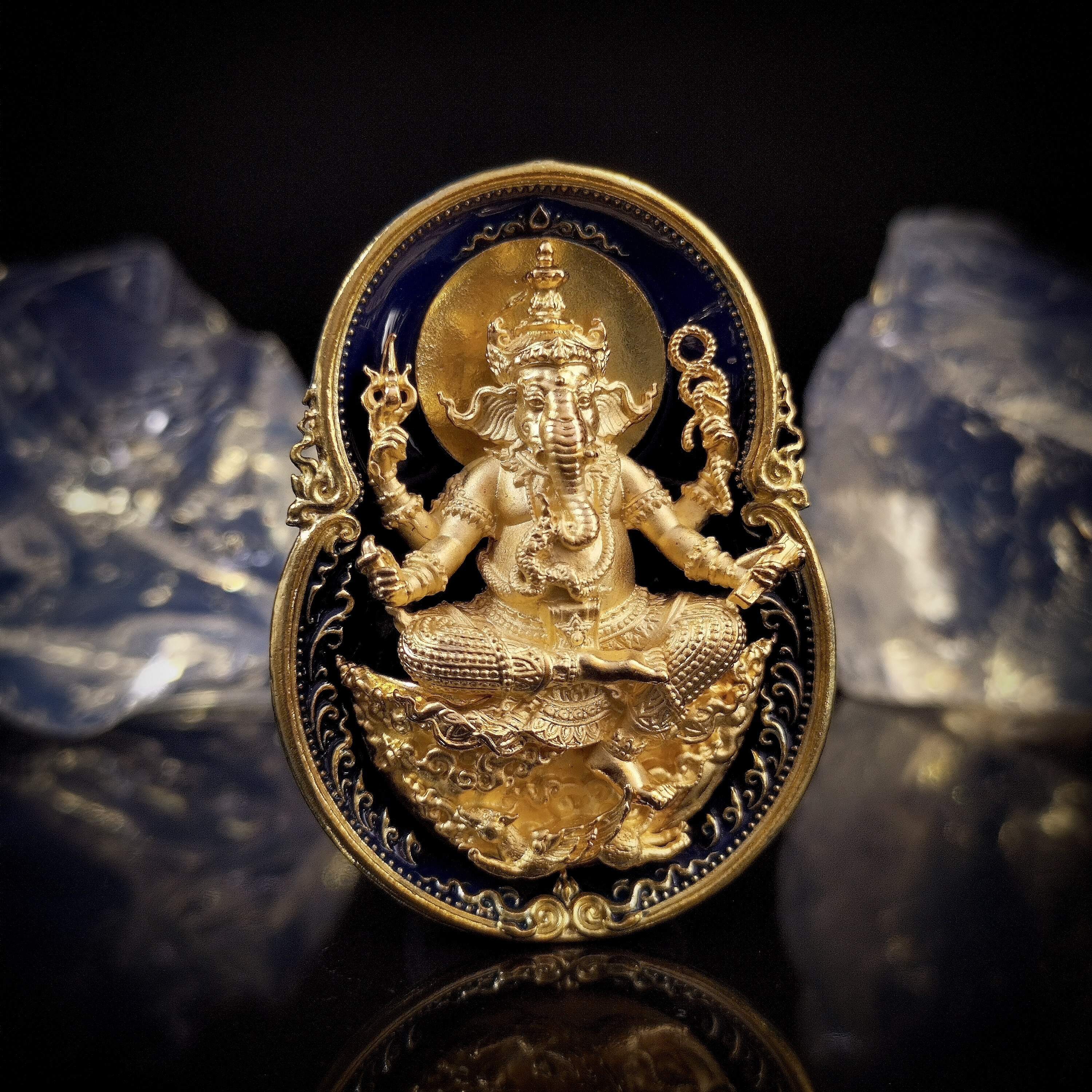 เหรียญพระพิฆเนศ รุ่น สุข สำเร็จ รวย เนื้อทองระฆังพ่นทราย ลงยาน้ำเงิน