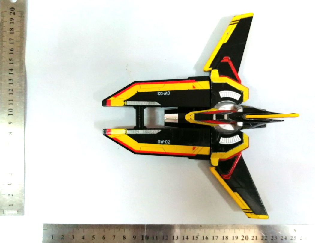 ของเล่น ของสะสม ยาน Guts Wing 2 ยานประจำหน่วย Guts ของอุลตร้าแมน ทีก้า Ultraman TIGA เป็นยานรบหลักลำที่สองของหน่วย ติดตั้งปืนแสงสองกระบอก ตัวนี้เป็นของเล่นชุด DX ปรับสภาพเปลี่ยนรูปแบบยานได้ ด้วยการพับปีกและปีกซ่อนชิ้นเล็ก และสามารถเปิดส่วนหน้าของยาน เป็นป