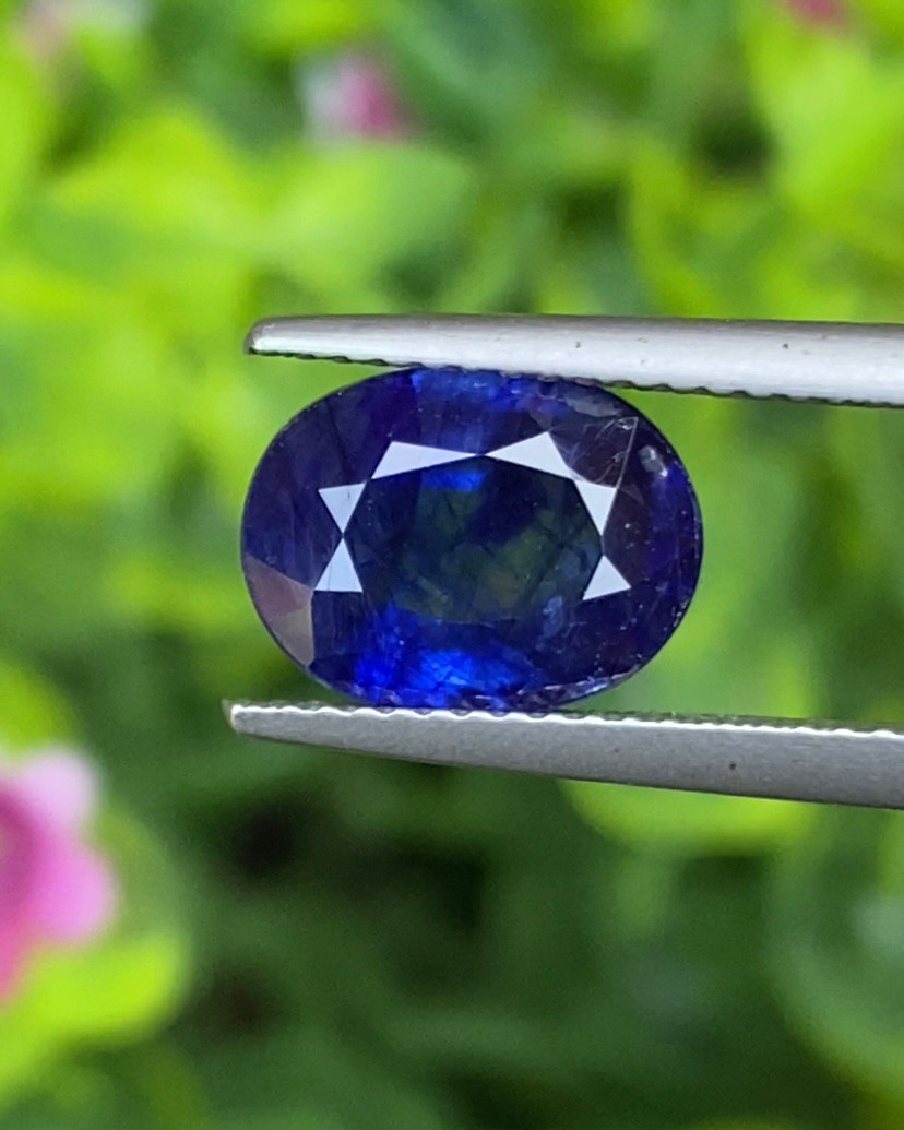 พลอย ไพลิน Blue Sapphire 3.95 กะรัต (Cts.) พลอยแท้ อัญมณีมงคลประจําวันเกิด เครื่องประดับพลอย