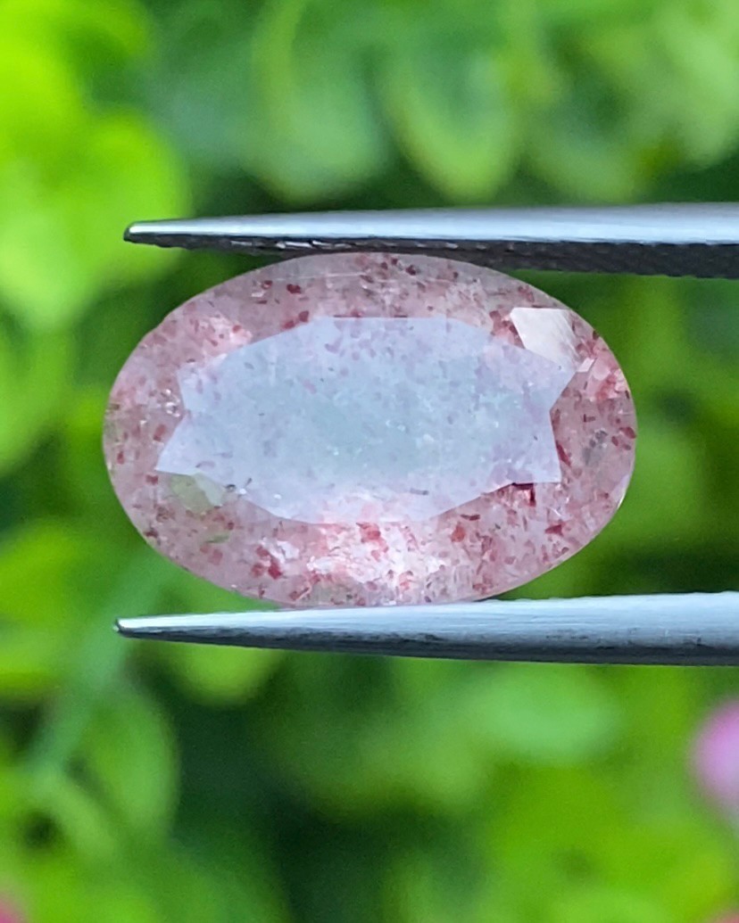 พลอย สตอเบอรี่ ควอตซ์ Strawberry Quartz 5.49 กะรัต (Cts.) พลอยแท้ อัญมณีมงคลประจําวันเกิด เครื่องประดับพลอย