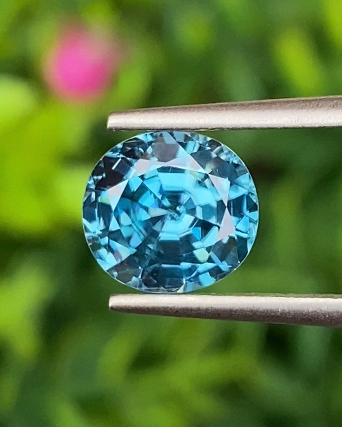 พลอย เพทาย (Zircon) 2.82 กะรัต (Cts.) พลอยแท้ อัญมณีมงคลประจําวันเกิด เครื่องประดับพลอย