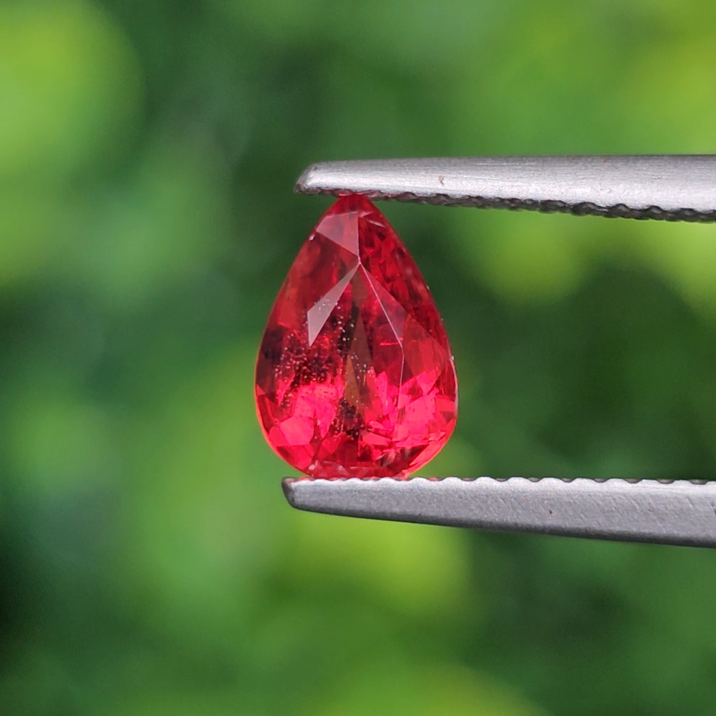 พลอย ทับทิม ซองเจีย Songea Ruby Sapphire 1.01 กะรัต (Cts.) พลอยแท้ อัญมณีมงคลประจําวันเกิด เครื่องประดับพลอย