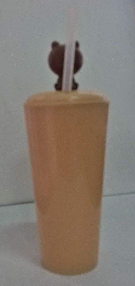 แก้วน้ำพลาสติก สีน้ำตาล ลายบราวน์, จาก Line Friends พร้อมท็อปเปอร์บราวน์ของสะสมจาก 7-11**ไม่มีฝาปิดปลายหลอด