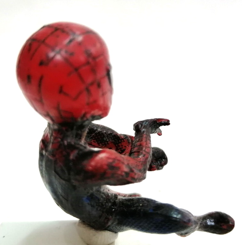 ฟิกเกอร์ สไปเดอร์แมน กึ่งSD ท่านั่ง สามารถนำไปวางประดับได้ ท่านั่งยิงใย ทำสีสำเร็จ ขนาดราว 8 ซม. เก่าเก็บ