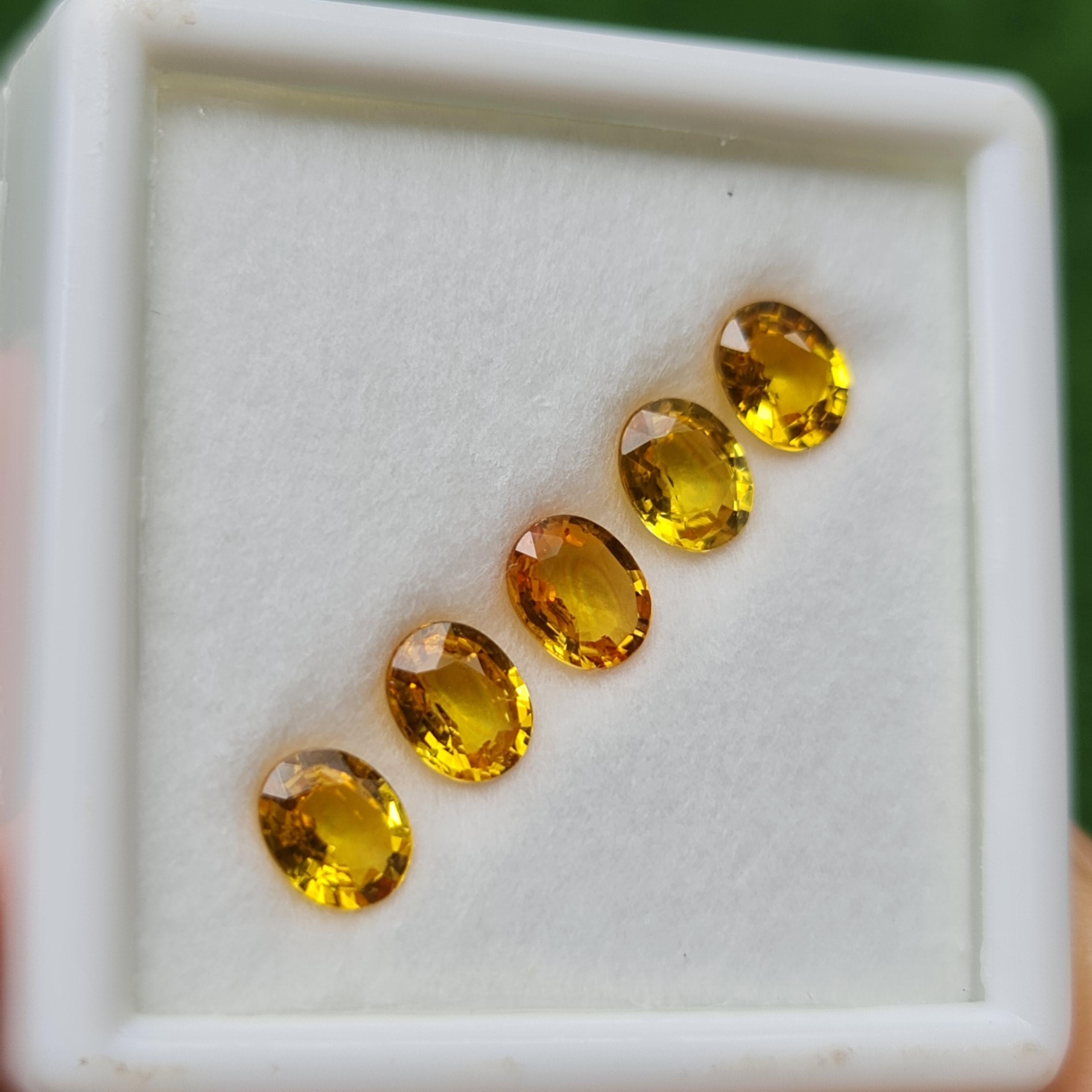 พลอย บุษราคัม yellow sapphire 3.57 กะรัต (Cts.) 5 เม็ด (Pcs.) พลอยแท้ อัญมณีมงคลประจําวันเกิด เครื่องประดับพลอย