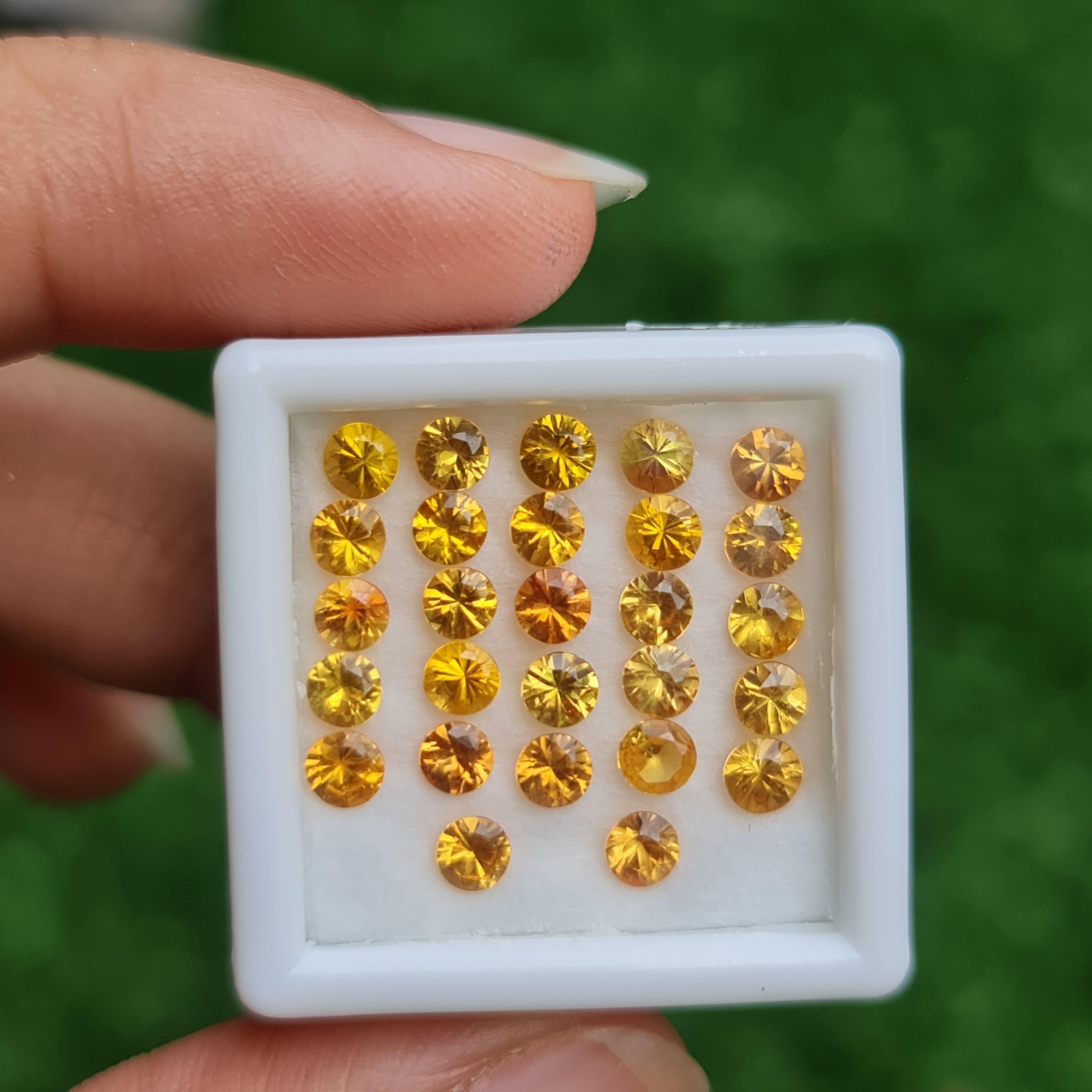 พลอย บุษราคัม yellow sapphire 4.43 กะรัต (Cts.) 27 เม็ด (Pcs.) พลอยแท้ อัญมณีมงคลประจําวันเกิด เครื่องประดับพลอย