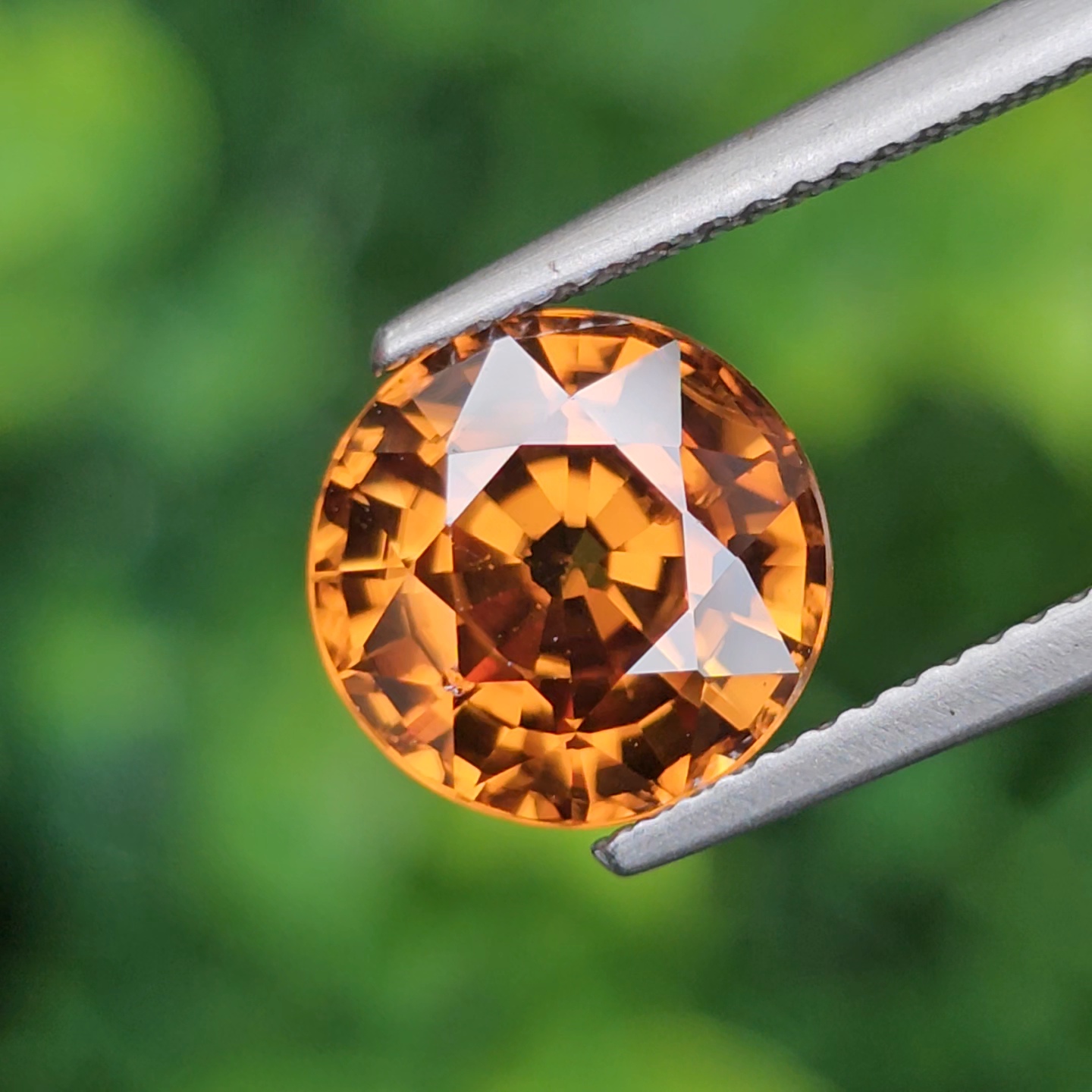 พลอย เพทาย (Zircon) 4.98 กะรัต (Cts.) พลอยแท้ อัญมณีมงคลประจําวันเกิด เครื่องประดับพลอย