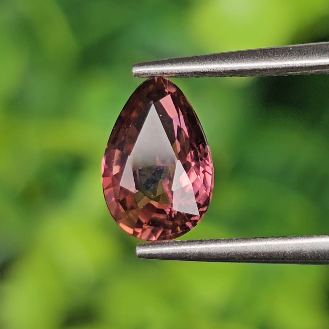 พลอย ชมพู พิ้งค์ ทัวร์มารีน (Pink Tourmaline) 1.38 กะรัต (Cts.) อัญมณีมงคลประจําวันเกิด เครื่องประดับพลอย