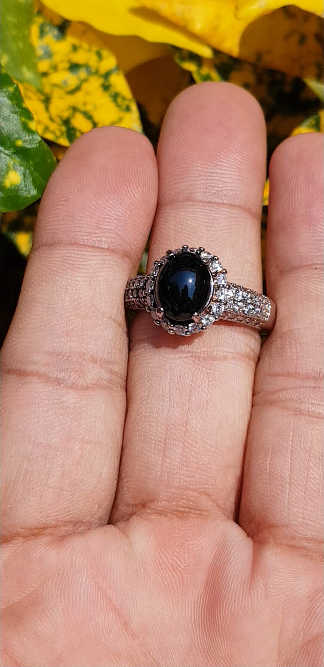 หยก พม่า แท้ Jade แหวนหยก หยกดำ ส่องเขียว (Black jadeite) 1.59 กะรัต (Cts.) Size 60 ดิบ ไม่ผ่านการปรับปรุง (Type A) พม่า (Myanmar)
