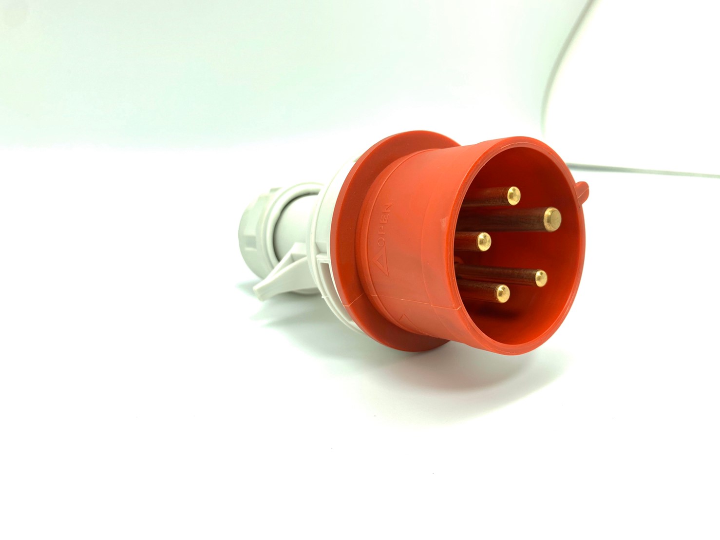 ปลั๊กตัวผู้ ( 3P+N+E) 32A 400V IP44