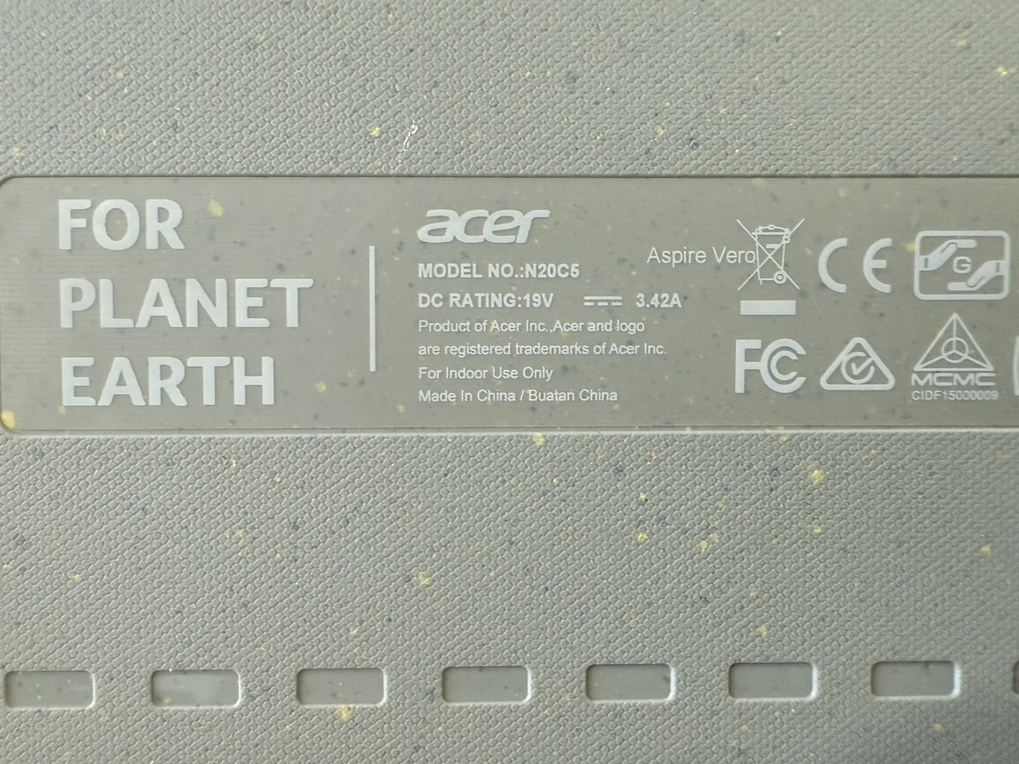 Acer Aspire Vero(i5-1155G7/8GB/500GB)+Adapter Batt 77% กรอบจอซ้ายบนแตก/คราบกาวด้านขวาล่าง