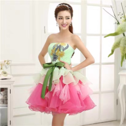 Pro-order ชุดแฟนซีสั้น แบบเกาะอก แต่งดอกไม้ คาดโบว์ที่เอว กระโปรงผ้าแก้ว เป็นชั้น ๆ