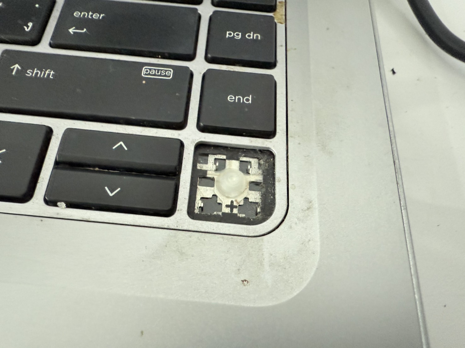 Notebook HP EliteBook 840 G4 (i5-7300U/8GB/M.2 256GB) ไม่มี Adapter แบตเสื่อม จอ Bright ขอบยางเสื่อม ปุ่มหาย 1 ปุ่ม