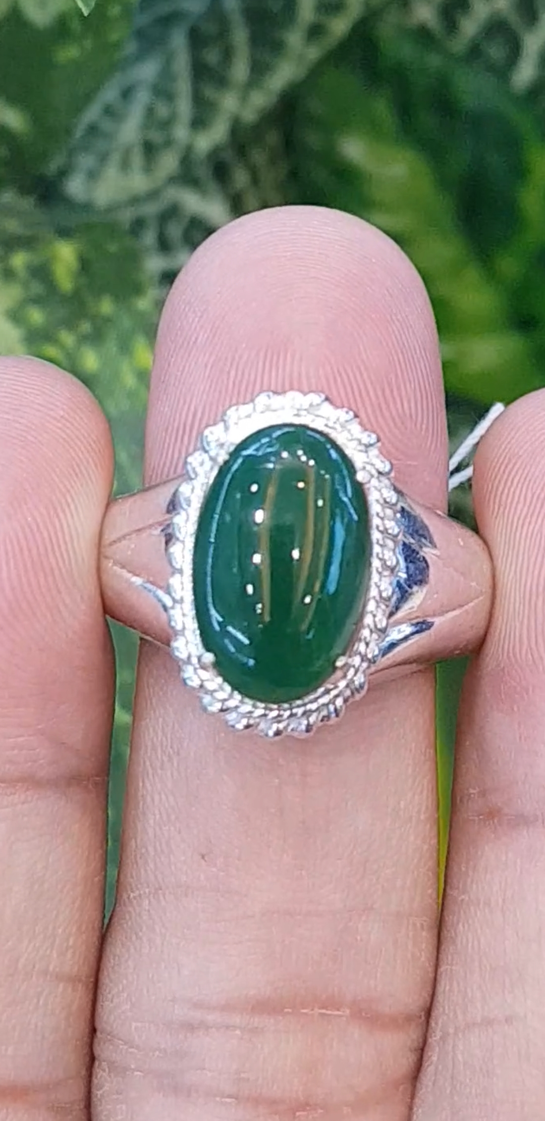 หยก พม่า แท้ Jade แหวนหยก 翡翠戒指 (Jadeite ring) 3.57 กะรัต (Cts.) (Size) 61 ดิบ ไม่ผ่านการปรับปรุง (Type A) พม่า (Myanmar)