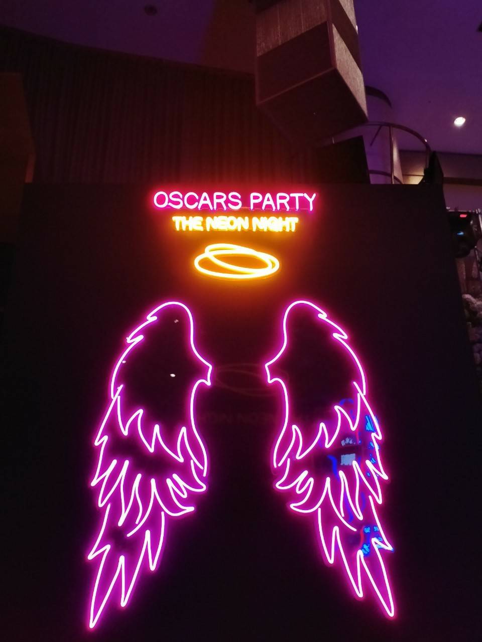 ป้ายไฟดัด - ปีกนางฟ้า งาน OSCARS PARTY THE NOEON NIGHT