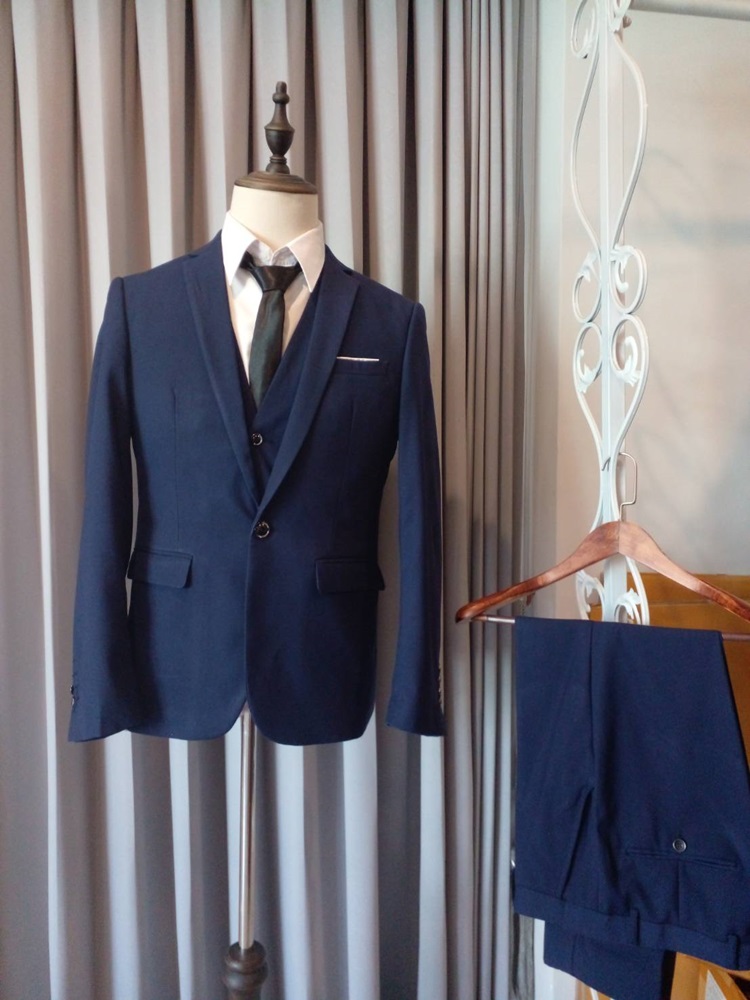 เช่า ชุดสูทชาย สีกรมท่า ทรงคลาสสิก เรียบหรู