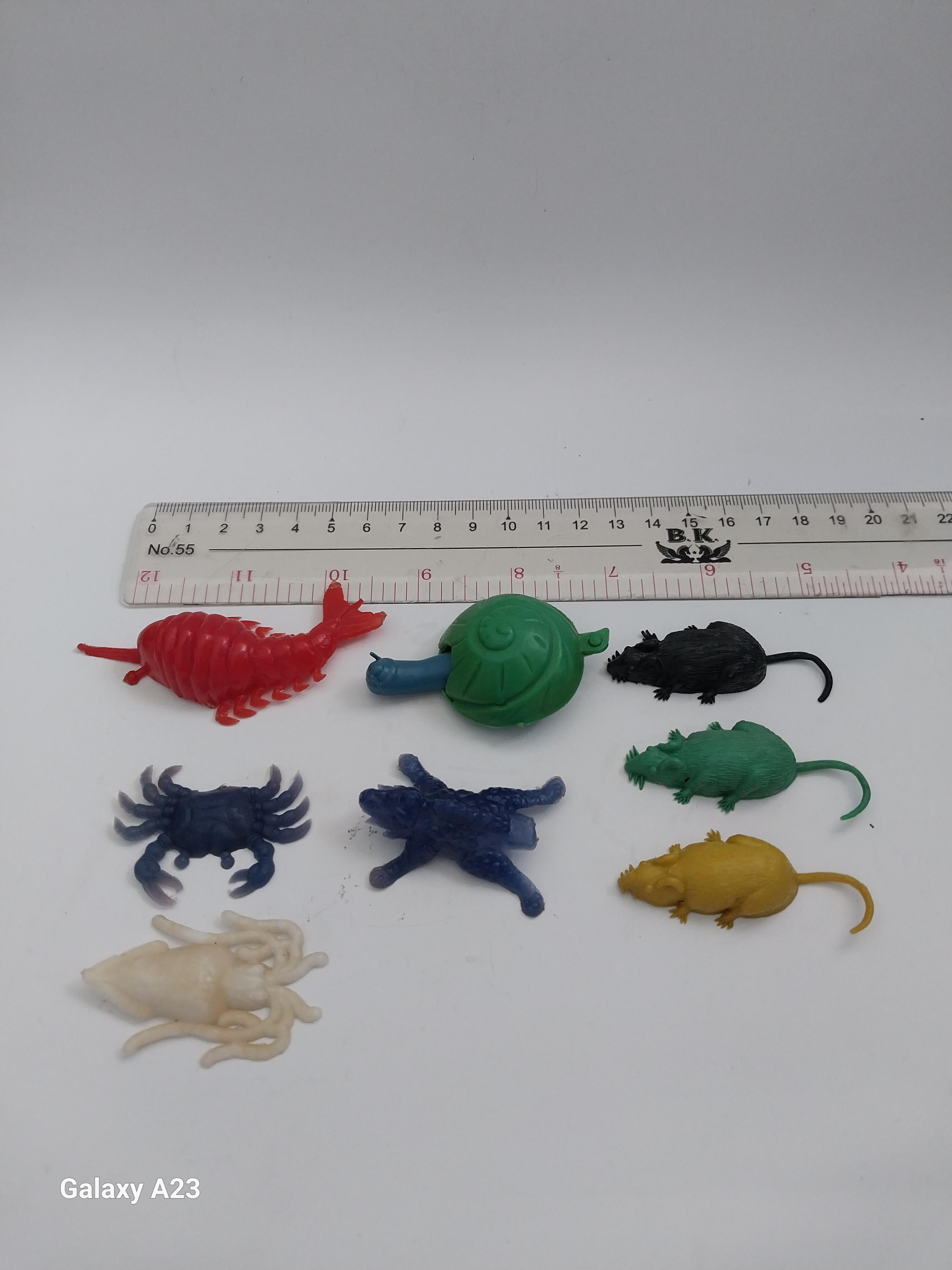มีหลายภาพ ของสะสมเรโทร ของเล่นพลาสติกเก่า กุ้งหนวดหาย1ข้าง หนู3ตัว ปู หมุก ปูเสฉวนและจระเข้