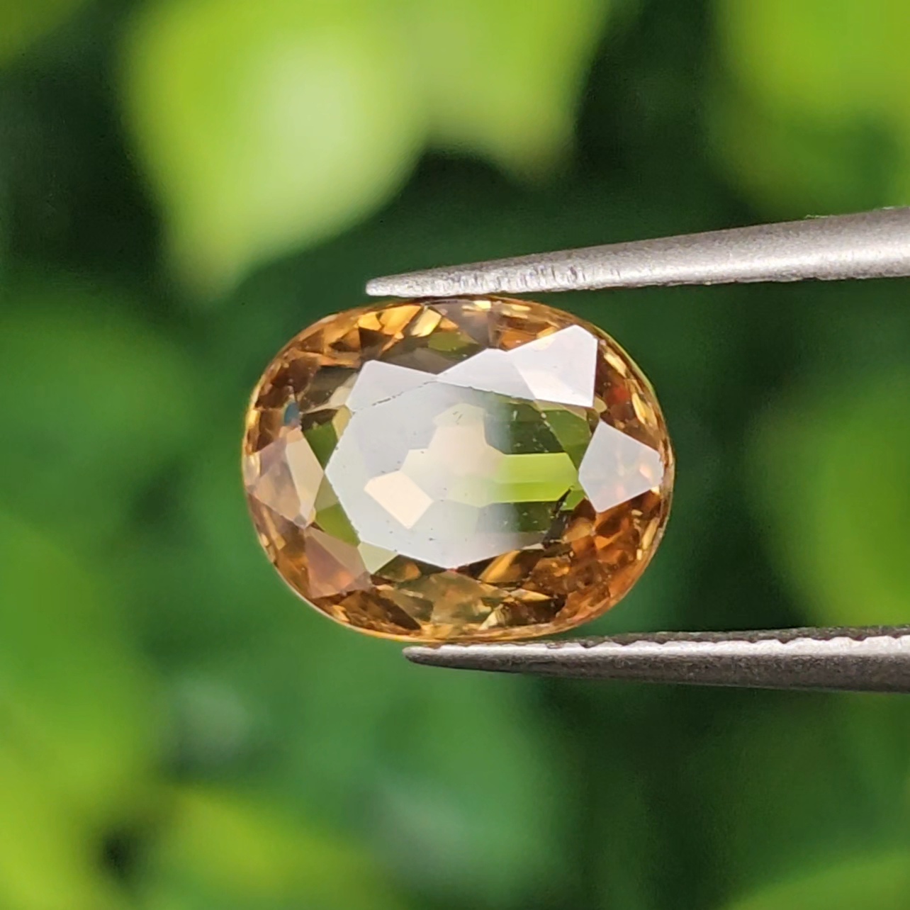 พลอย เพทาย (Zircon) 2.40 กะรัต (Cts.) พลอยแท้ อัญมณีมงคลประจําวันเกิด เครื่องประดับพลอย