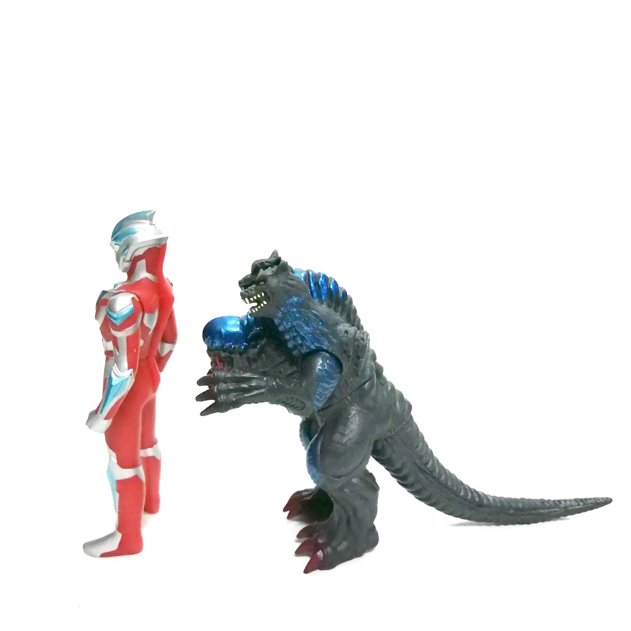 ซอฟ 5นิ้ว สปาร์คดอล อุลตร้าแมน กิงกะ และ สัตว์ประหลาด 3หัว กัลเบรอส(GALBEROS) ศัตรูคู่อาฆาตตัวนี้รุ่นอุลตร้าแมนกิงกะ สติ๊กเกอร์ใต้เท้าอยู่ครบ งานปี 2013 สภาพดี ขายคู่2ตัวไม่แยก