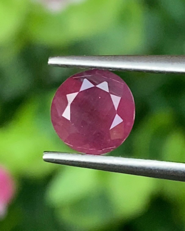 พลอย ทับทิม สยาม Siam Ruby sapphire 1.38 กะรัต (Cts.) พร้อมใบเซอร์ พลอยแท้ อัญมณีมงคลประจําวันเกิด เครื่องประดับพลอย