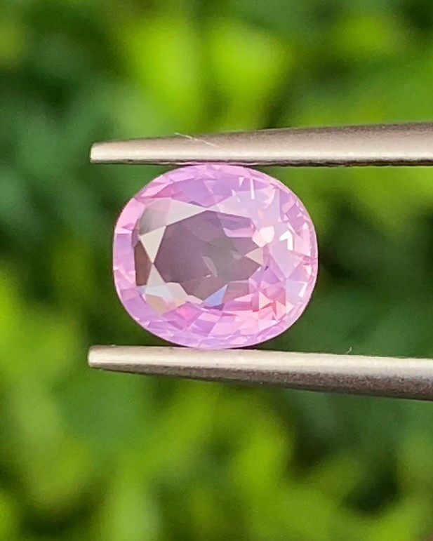 พลอย ชมพู พิ้ง แซฟไฟร์ Pink Sapphire 1.47 กะรัต (Cts.) พลอยแท้ อัญมณีมงคลประจําวันเกิด เครื่องประดับพลอย