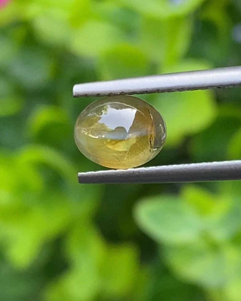 พลอย ตาแมว คริโซเบริล Cat eye Chrysoberyl 1.10 กะรัต (Cts.) พลอยแท้ อัญมณีมงคลประจําวันเกิด เครื่องประดับพลอย