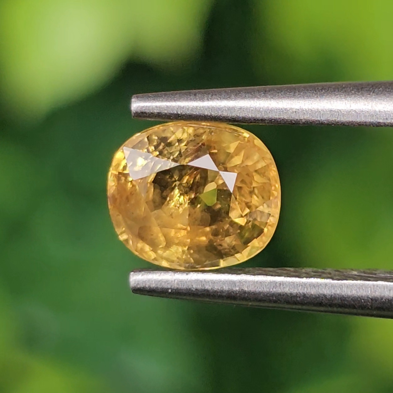 พลอย บุษราคัม yellow sapphire 0.86 กะรัต (Cts.) พลอยแท้ อัญมณีมงคลประจําวันเกิด เครื่องประดับพลอย