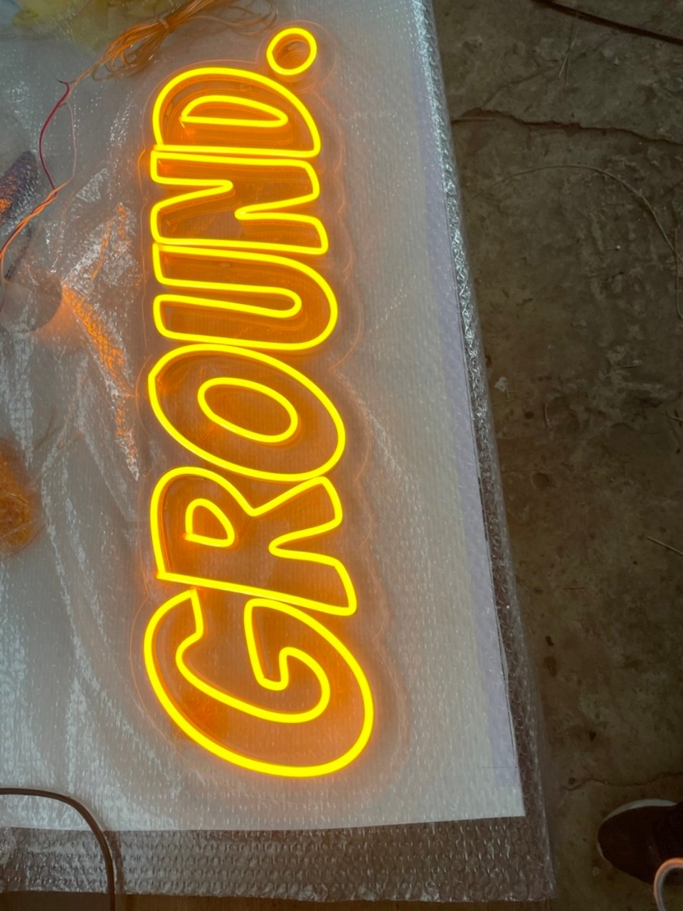 ไฟนีออน เฟค