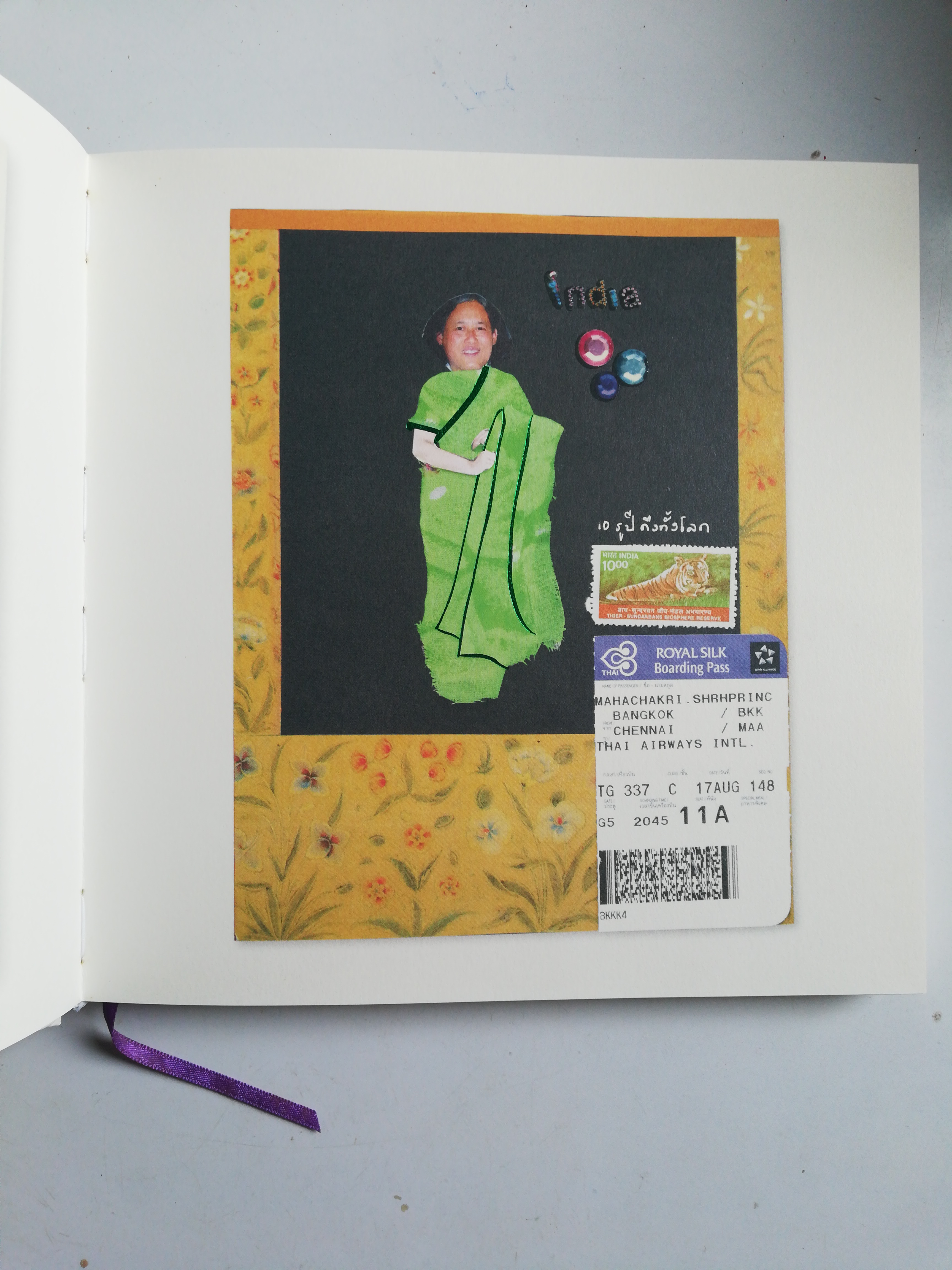 หนังสือสมุดโน๊ตปฏิทินปกแข็ง, ** ปกในมีรอยสก๊อตเทป, ปะปิดพิจิตรวาร โดยสิรินธร สมุดบันทึกภาพปะปิด ฝีพระหัตถ์สมเด็จพระเทพรัตนราชสุดาฯ สยามบรมราชกุมารี, เป็นหนังสือปฏิทินและสมุดโน๊ต