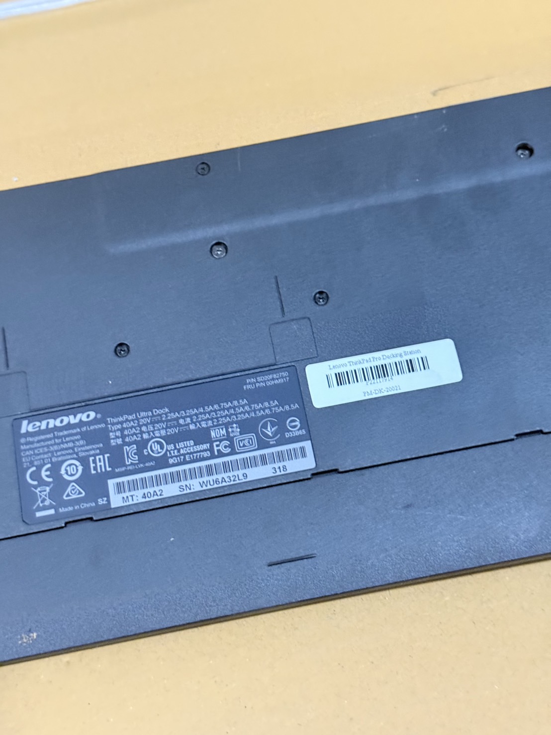 Lenovo ThinkPad Pro Docking Station มี 16 ชิ้น