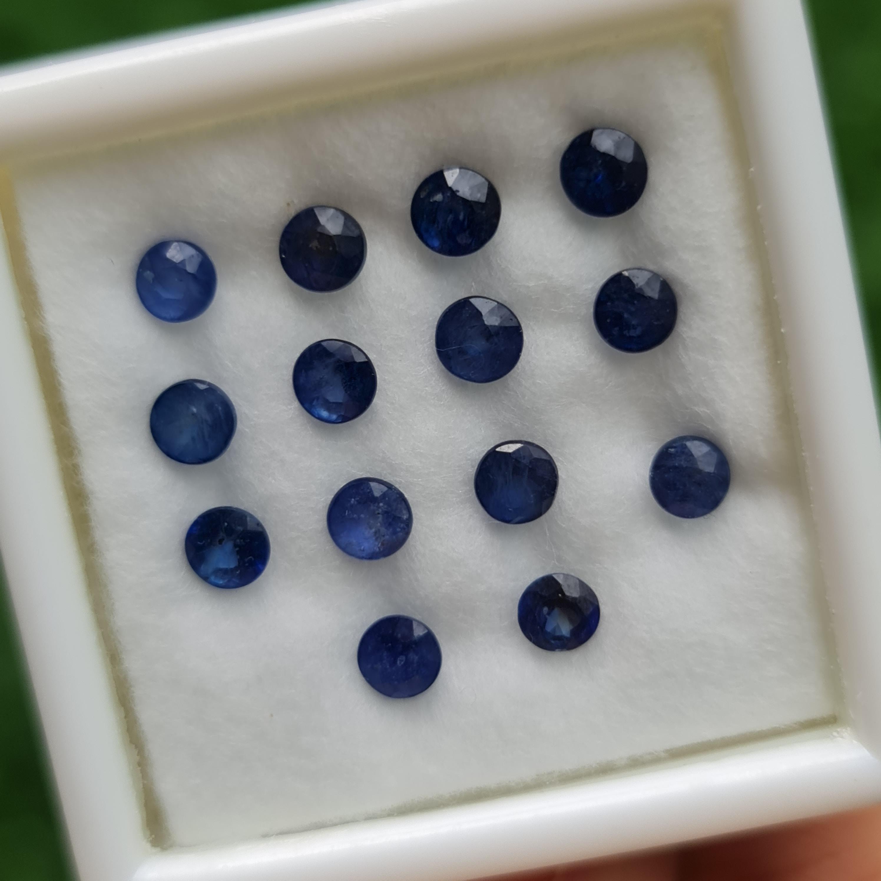พลอย ไพลิน blue sapphire 4.52 กะรัต (Cts.) 14 เม็ด (pcs.) พลอยแท้ อัญมณีมงคลประจําวันเกิด เครื่องประดับพลอย