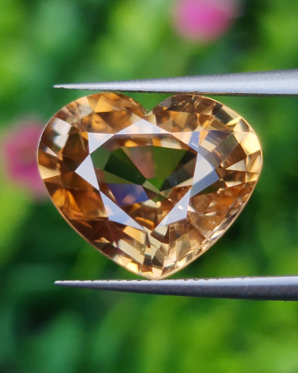 พลอย เพทาย Natural Zircon 11.93 กะรัต (Cts.) พลอยแท้อัญมณีมงคล ประจําวันเกิด เครื่องประดับพลอย
