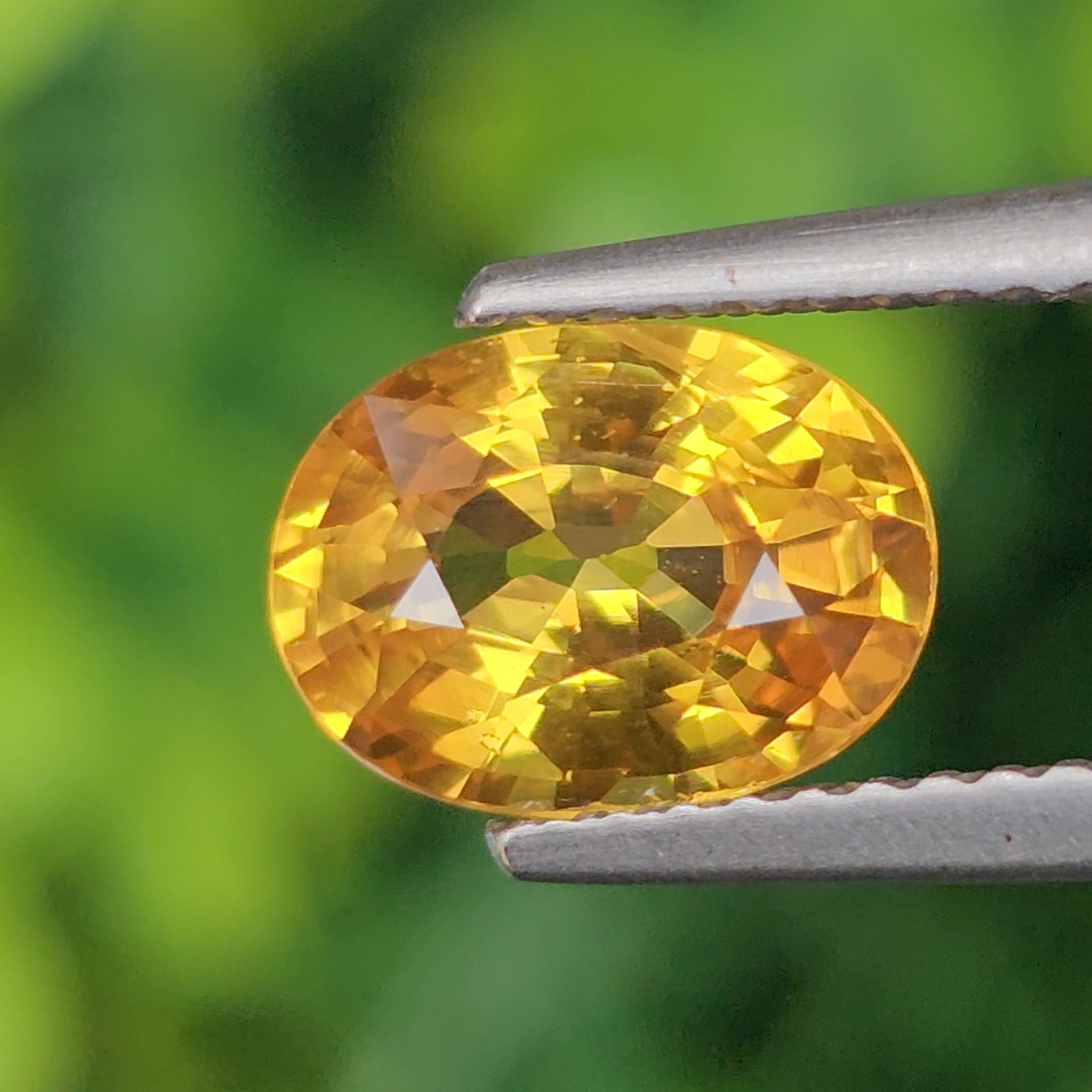 พลอย บุษราคัม yellow sapphire 2.33 กะรัต (Cts.) พลอยแท้ อัญมณีมงคลประจําวันเกิด เครื่องประดับพลอย