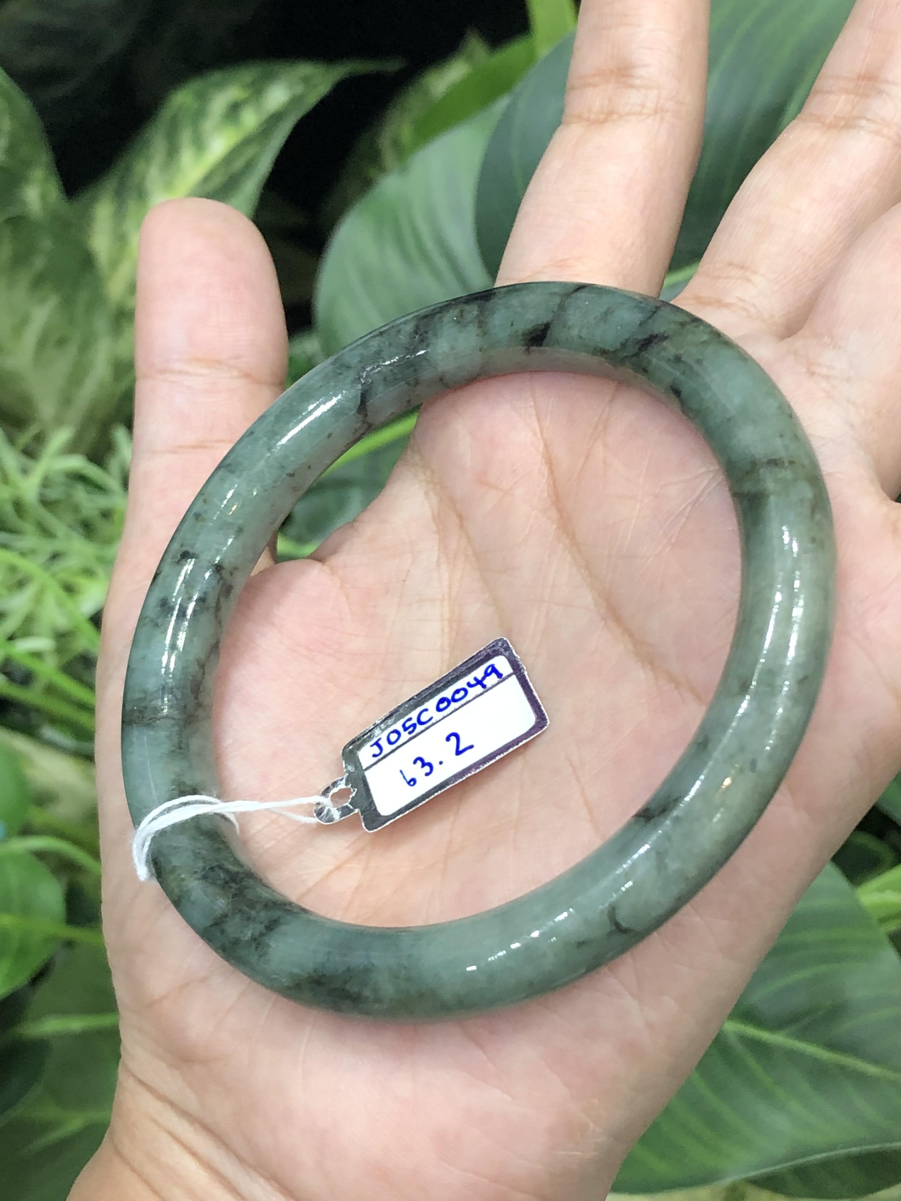 J05C0049 หยก พม่า แท้ Jade กำไลหยก 63.2 มม (Jade bracelet) พม่า (Myanmar)