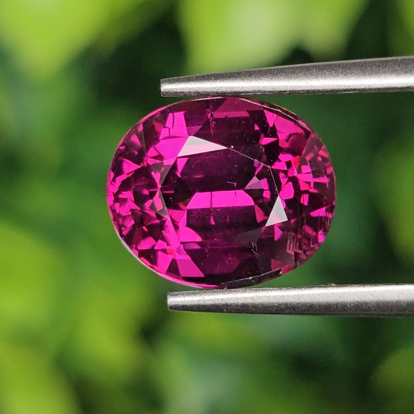 พลอย โรโดไลต์ กาเน็ท Rhodolite Garnet 4.50 กะรัต Cts.พลอยแท้ อัญมณีมงคลประจําวันเกิด เครื่องประดับพลอย