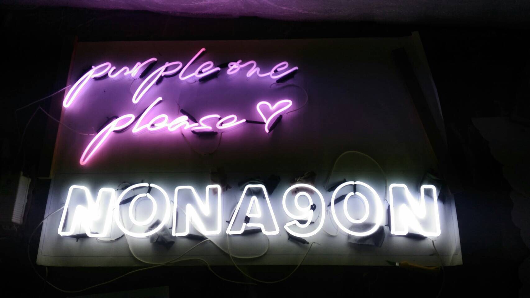 ป้ายไฟนีออนดัด NONA 9 ON