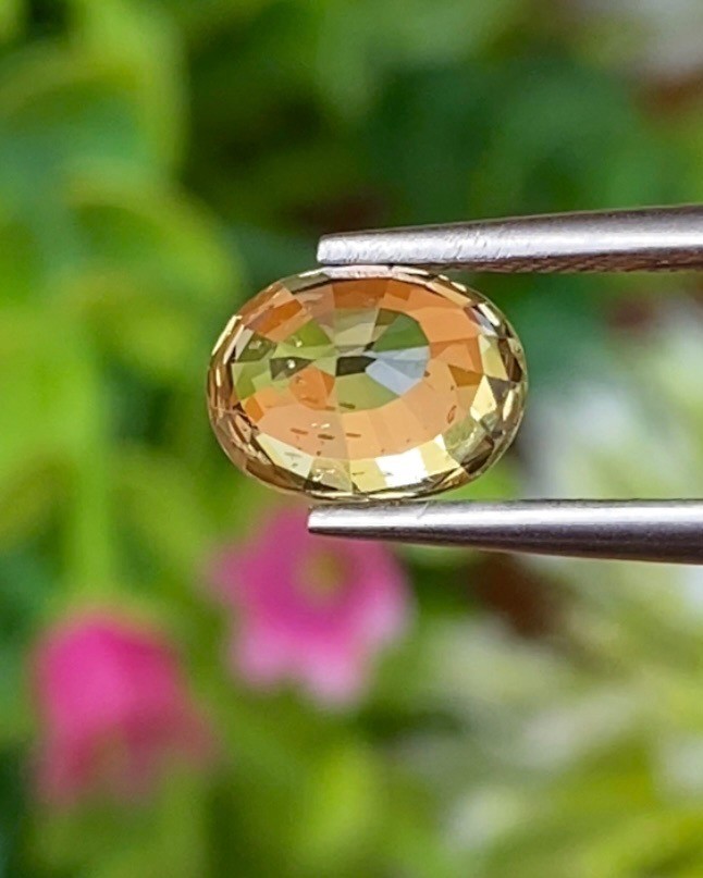 พลอย คริโซเบริล (Chrysoberyl) 1.83 กะรัต (Cts.) พลอยแท้ อัญมณีมงคลประจําวันเกิด เครื่องประดับพลอย