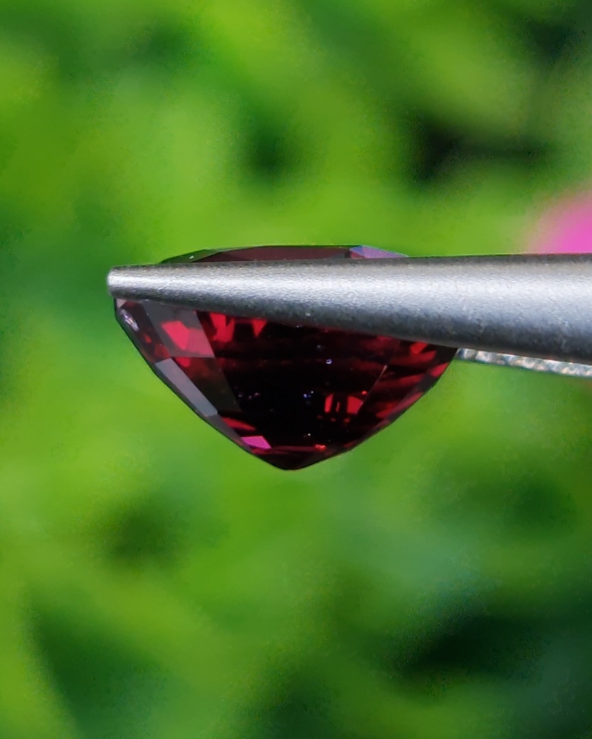 พลอย โรโดไลต์ กาเน็ท Rhodolite Garnet 2.68 กะรัต Cts.พลอยแท้ อัญมณีมงคลประจําวันเกิด เครื่องประดับพลอย