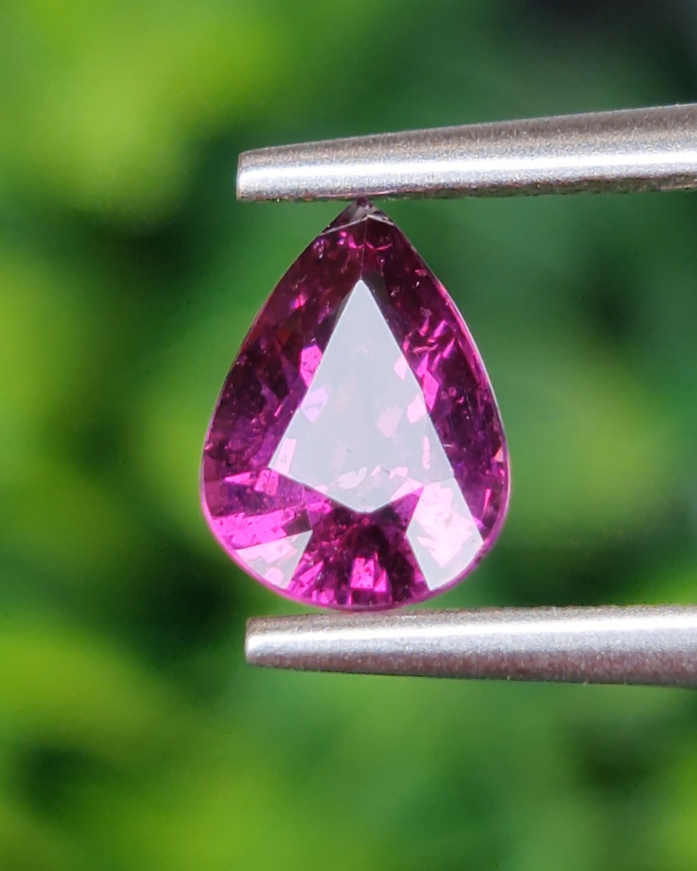 พลอย โรโดไลต์ กาเน็ท Rhodolite Garnet 1.26 กะรัต Cts.พลอยแท้ อัญมณีมงคลประจําวันเกิด เครื่องประดับพลอย