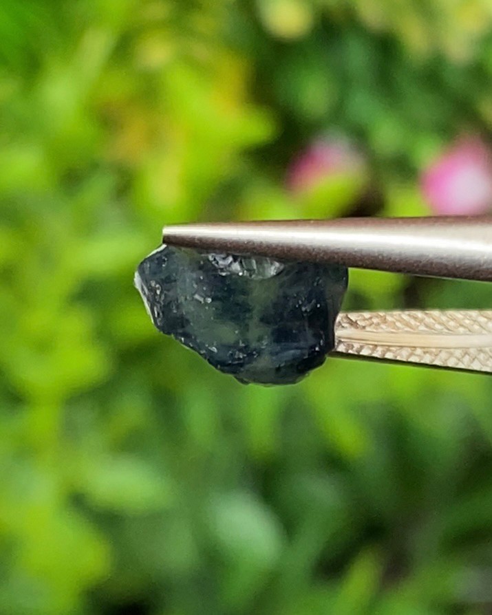 ก้อนผลึก ไพลิน ทราปิเช่ Trapiche Blue Sapphire Raw 5.17 กะรัต (Cts.) พลอยแท้ อัญมณีมงคลประจําวันเกิด เครื่องประดับพลอย