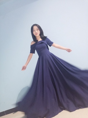 ชุดราตรียาวแขนสั้นไหล่เดียวสีกรมท่าจับเดรปที่อก (เชือกผูกหลัง)