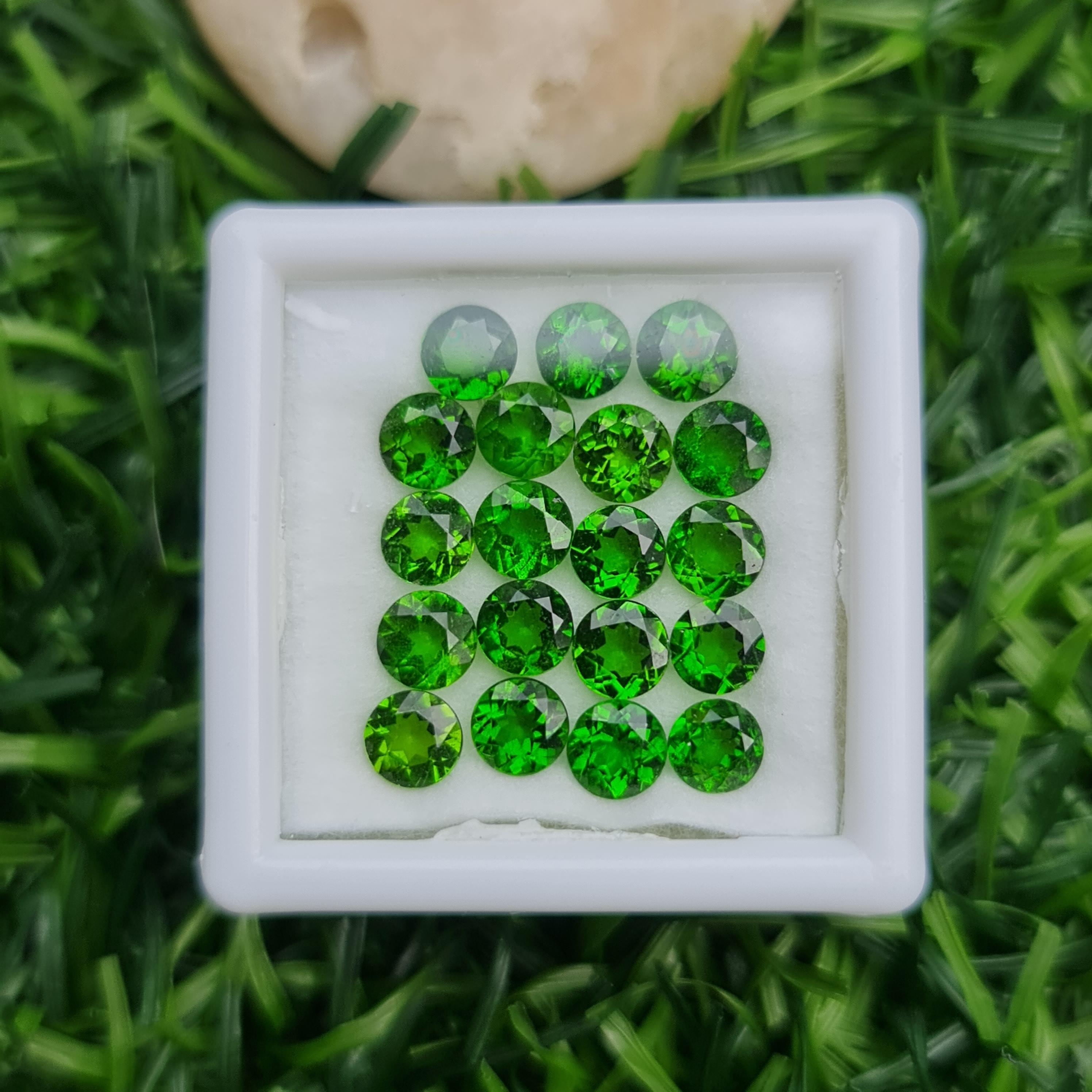 พลอย โครม ไดออพไซด์ Chrome Diopside 5.39 กะรัต (Cts.) 19 เม็ด พลอยแท้ อัญมณีมงคลประจําวันเกิด เครื่องประดับพลอย