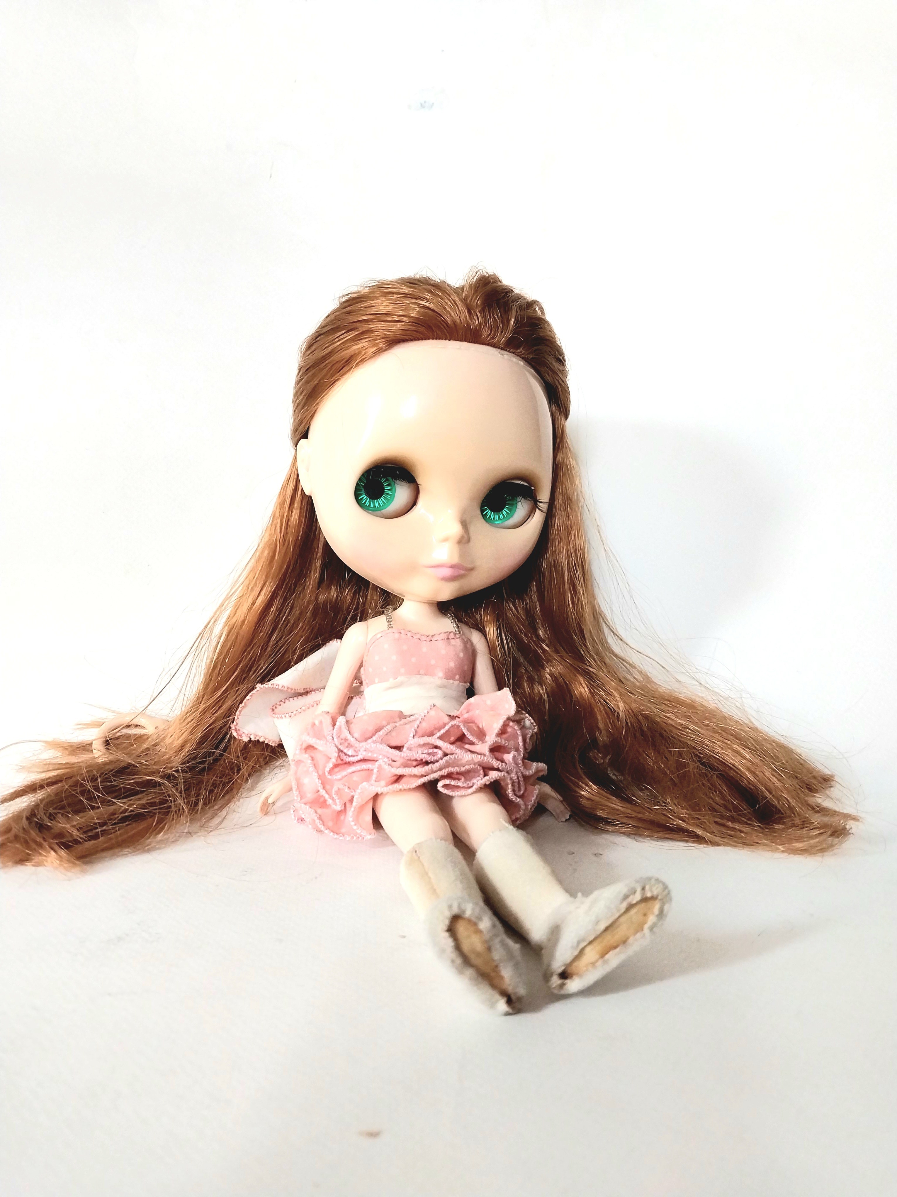 มีหลายภาพ ไม่รวมฐาน,ตุ๊กตาบลายธ์ Hasbro Tomy China 2006 รองเท้าบู๊ธผ้า ลายหลุดหมดแล้ว ไม่มีพื้นร้องเท้า ราคา 1,800 .- ส่ง 40.-