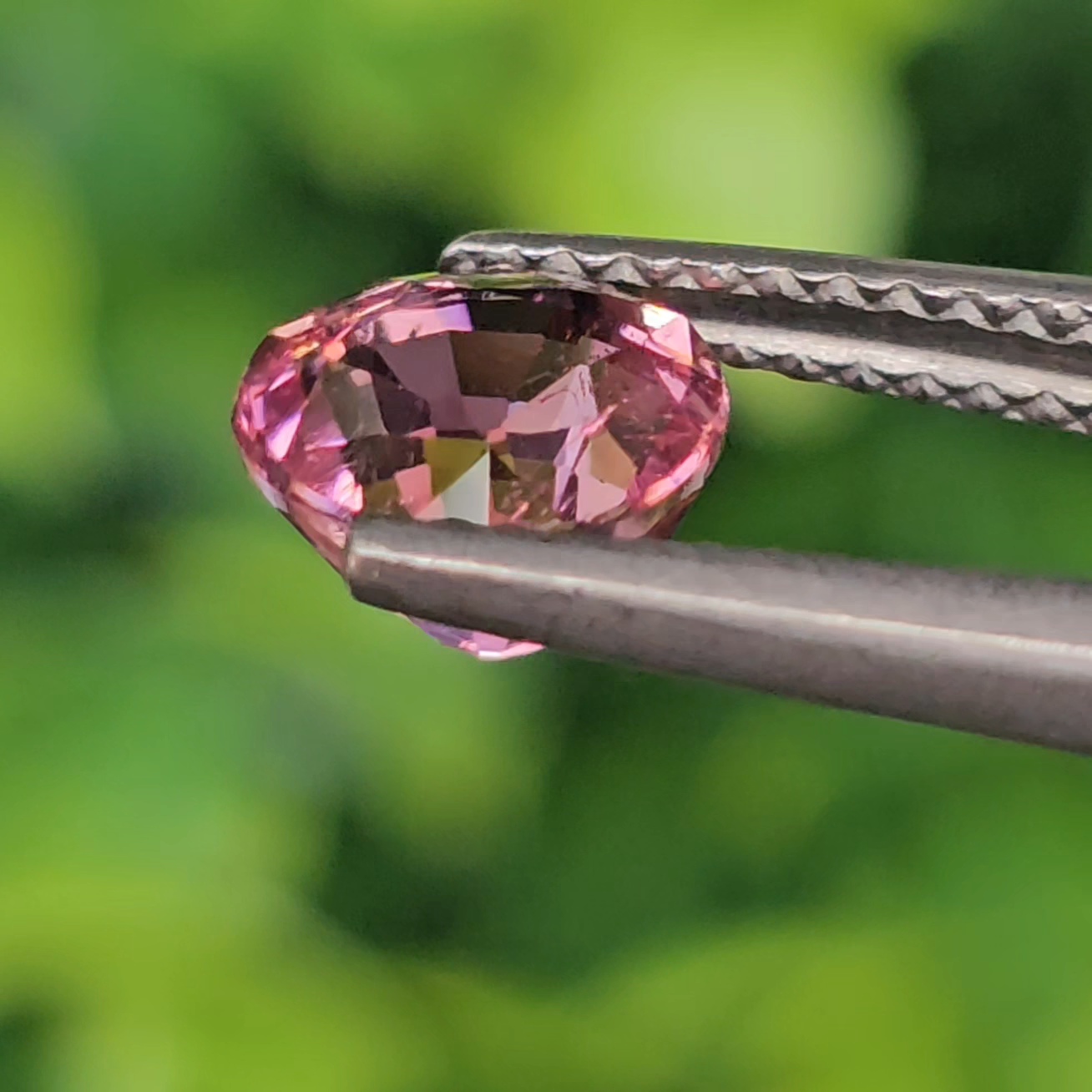 พลอย ชมพู ทัวร์มารีน (Pink Tourmaline) 1.32 กะรัต (Cts.) อัญมณีมงคลประจําวันเกิด เครื่องประดับพลอย