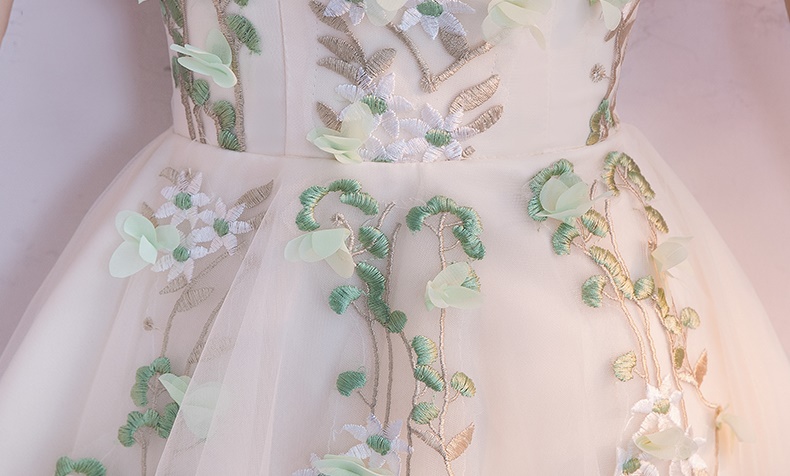 Pre-order ชุดราตรีสั้น เกาะอกพร้อมผ้าคลุมไหล่ ปักดิ้นรูปดอกไม้ทั้งชุด สวยหรู (ซิปหลัง)