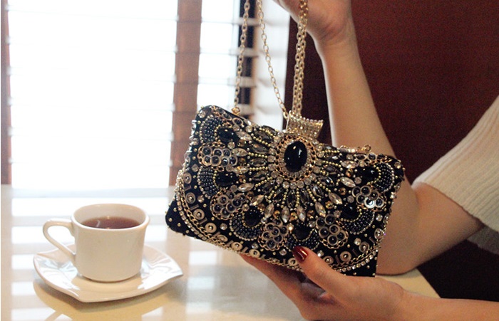 พร้อมส่ง Evening Clutch กระเป๋าออกงาน สีดำ แต่งเลื่อม และมุก สุดหรู พร้อมสายโซ่สะพายสั้น/ยาว ทรงสี่เหลี่ยม สำเนา