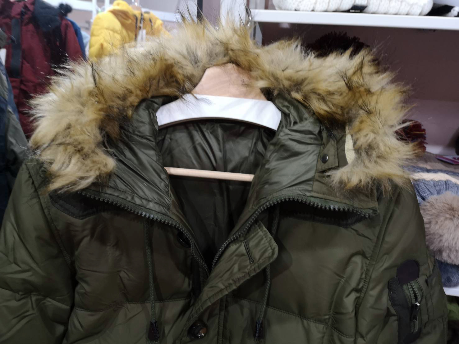 เสื้อกันหนาวผู้ชาย เสื้อแจ็คเก็ตขนเป็ดรุ่นหนาลุยหิมะ ฮู้ดแต่งเฟอร์ (10168MM)